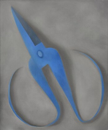 mao xuhui 毛旭輝 | inclined scissors in blue gray 傾斜的灰藍剪刀