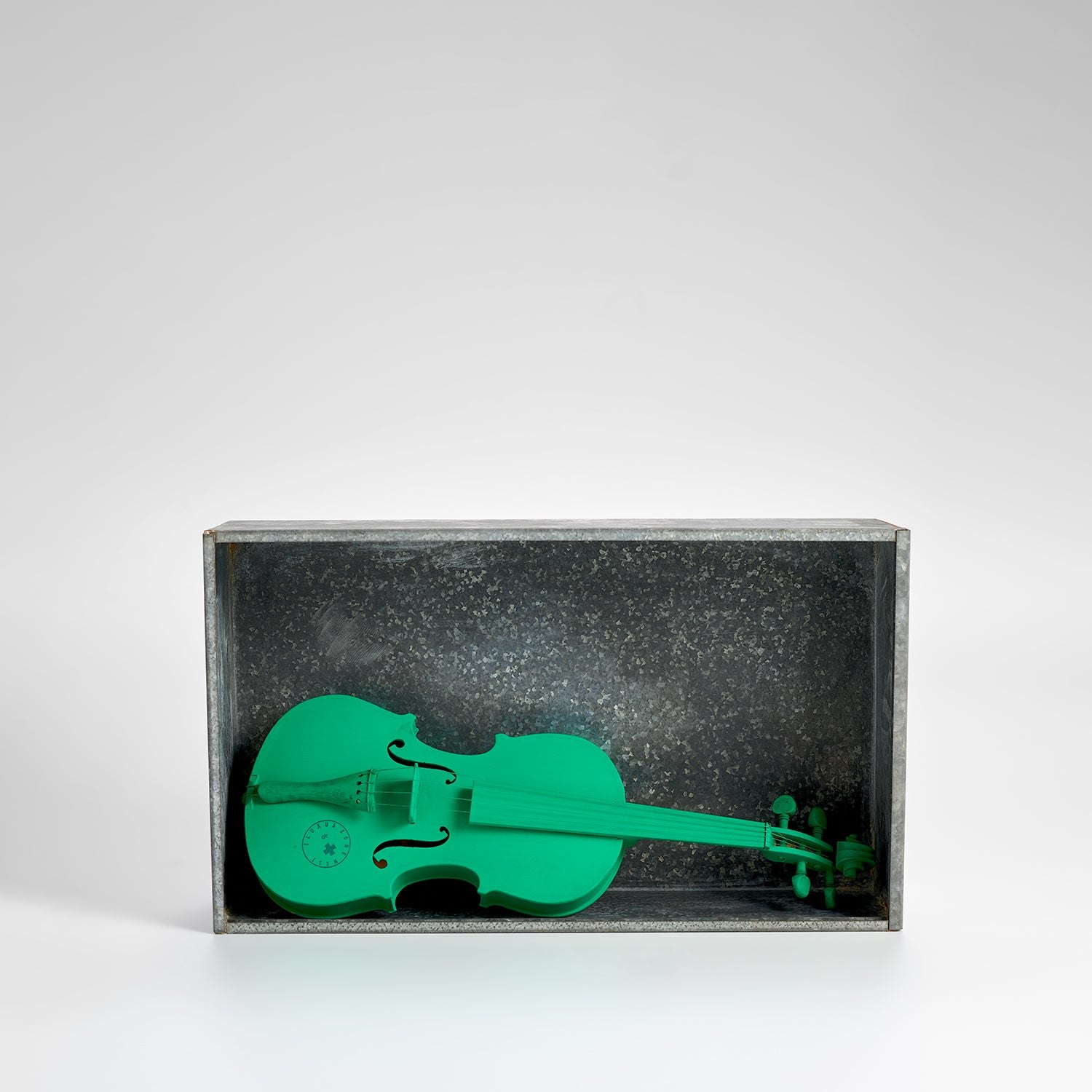 Zwei Fluxus-Objekte: Grüne Geige (Two Fluxus Objects: Green Violin) (S. 135)