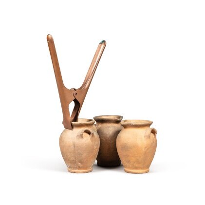 drei honiggefäße mit kupferklammer (honey bowls with copper clamp)